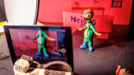 Plasticine model filmed with tablet