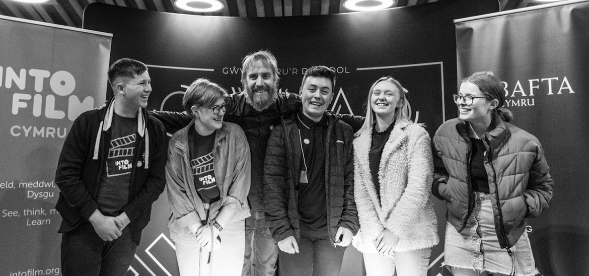 Rhys Ifans with YAC members