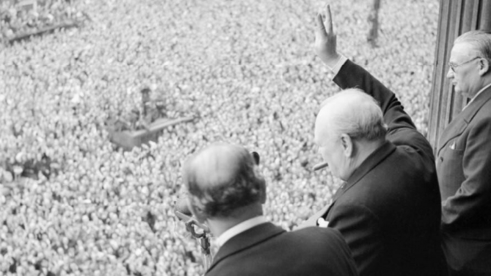 The Prime Minister addresses a crowd on VE day