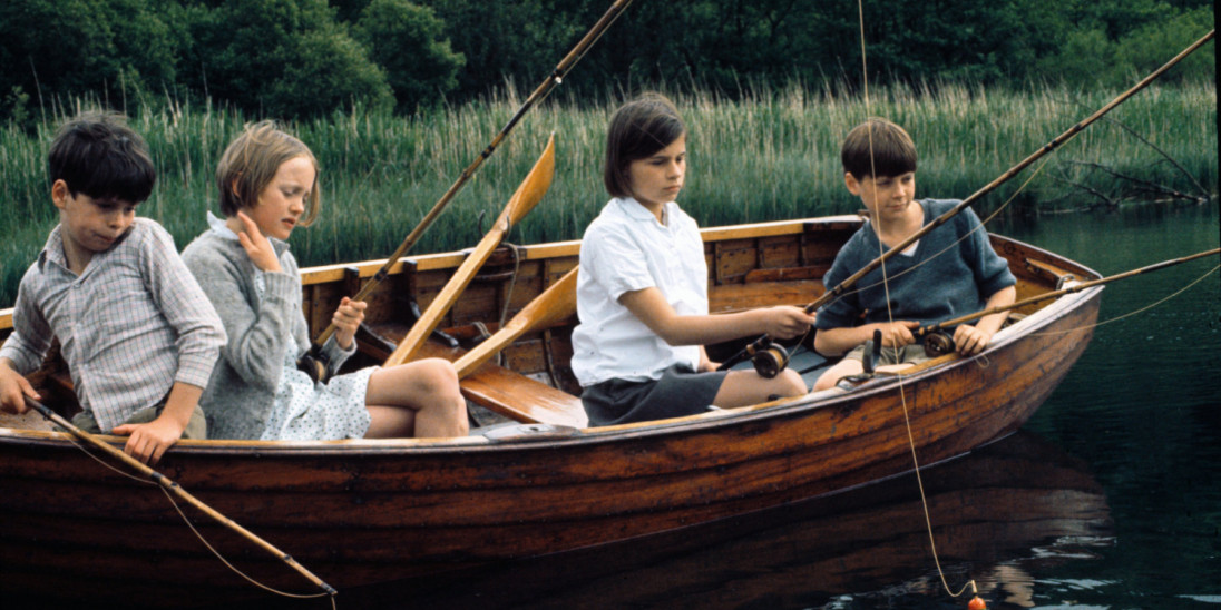 Film Swallows And Amazons Into Film