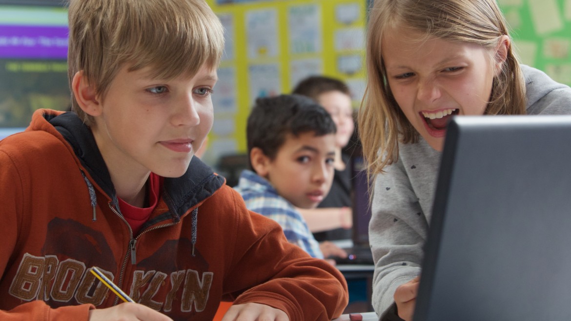 Defnyddiwch ffilm fel cymorth i ddysgu gwyddoniaeth. thumbnail