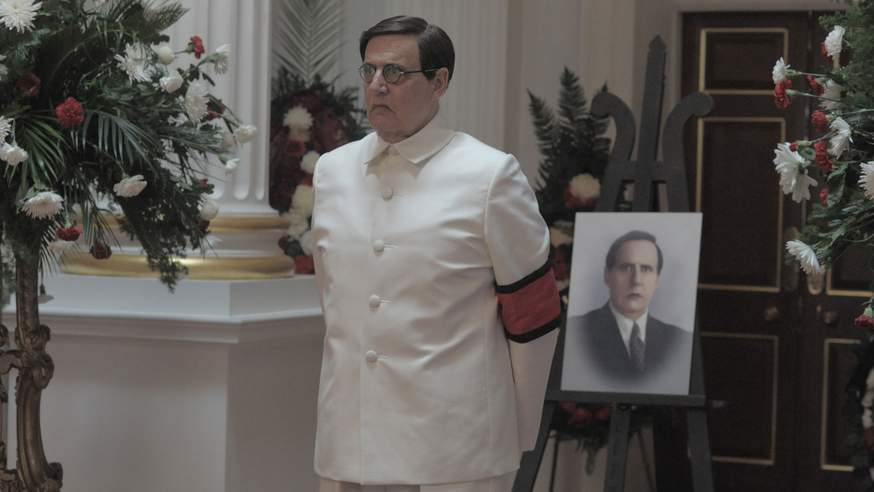 A film guide that looks at The Death of Stalin (2017), exploring its key to