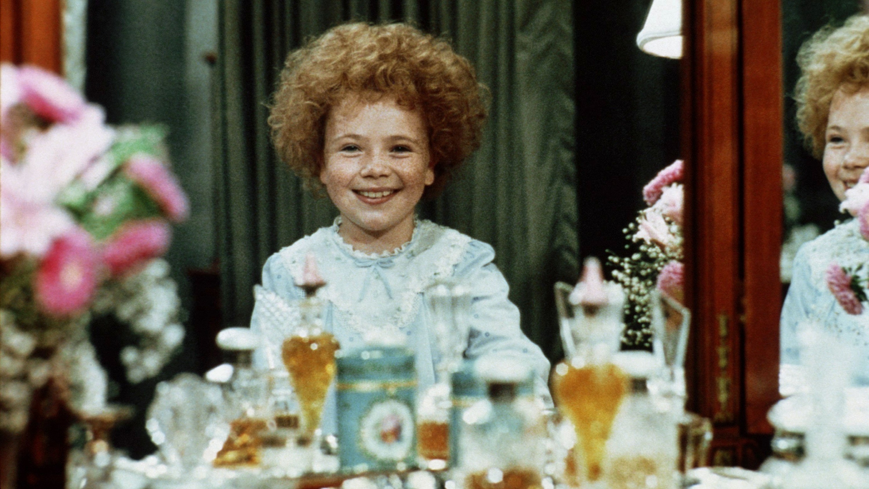 A film guide that looks at Annie (1982), exploring its key topics and theme