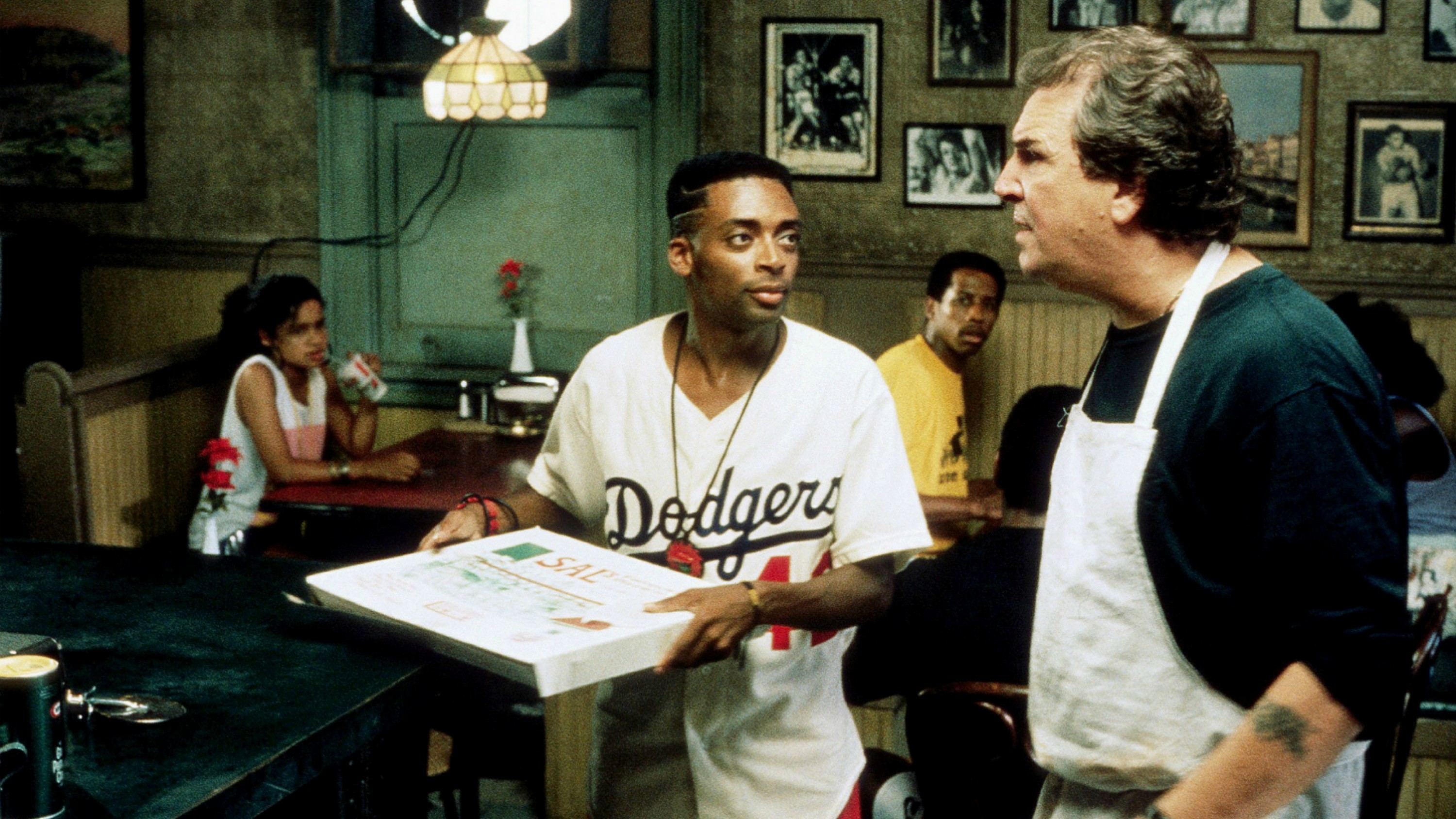 A film guide that looks at Do the Right Thing (1989), exploring its key top