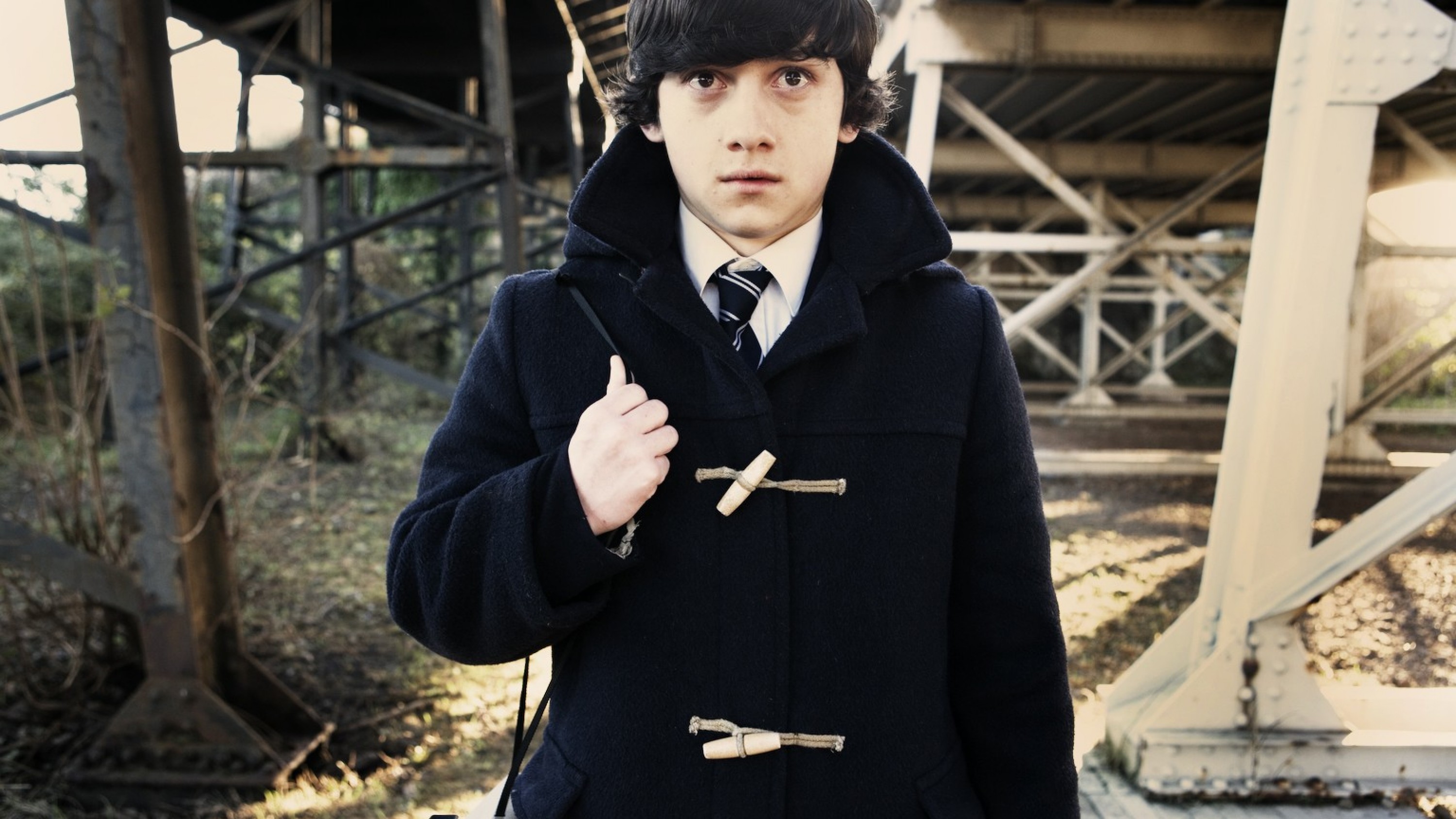 A film guide that looks at Submarine (2010), exploring its key topics and t