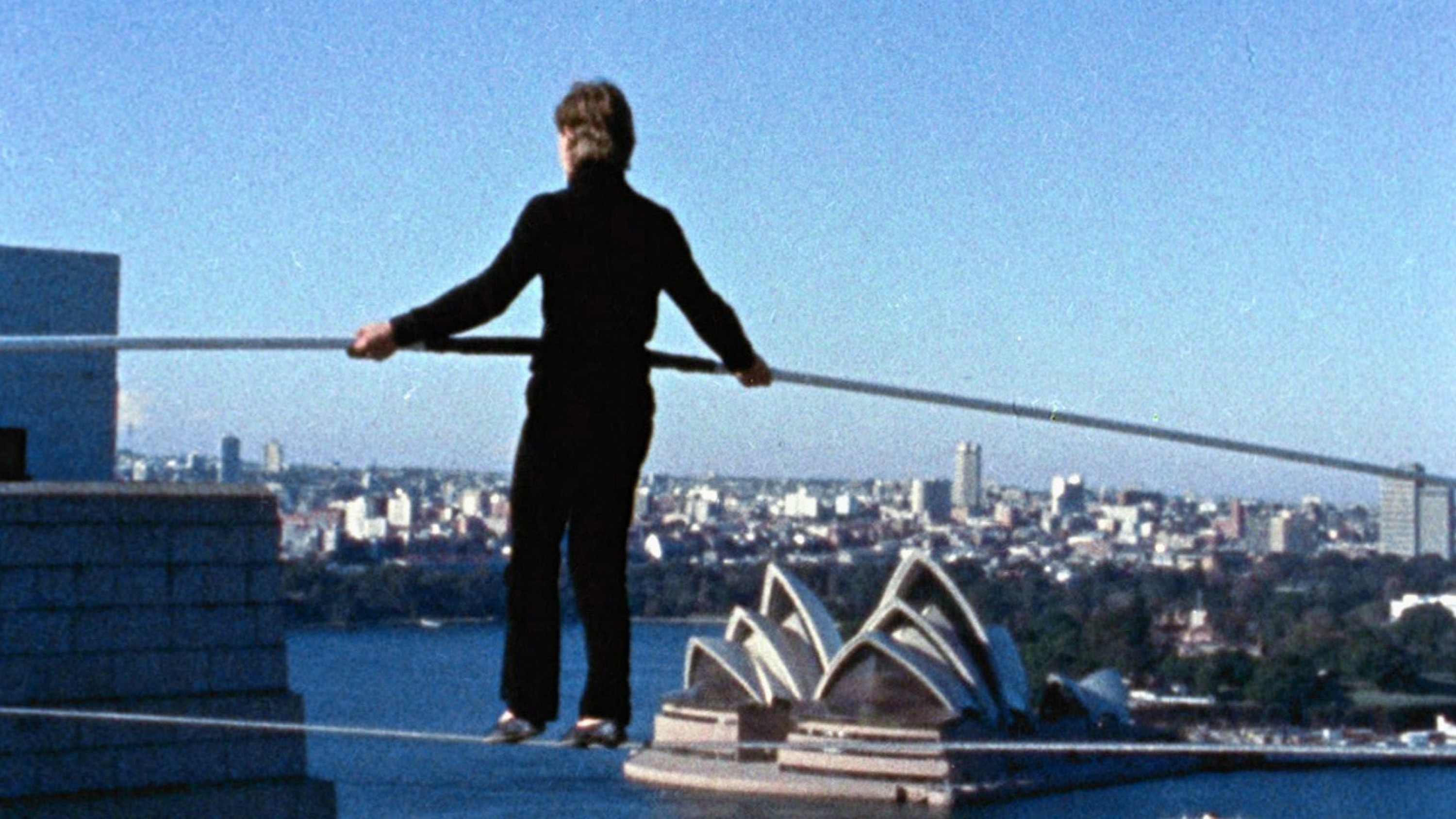 A film guide looking at Man on Wire (2008), exploring its key topics and th