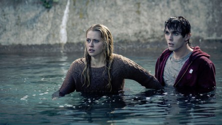 A film guide that uses Warm Bodies (2012) to discuss film genres, literary 