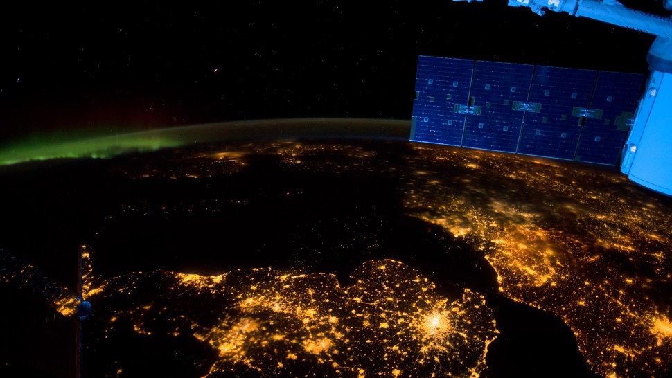 A film guide that looks at A Beautiful Planet (2016), exploring its key top