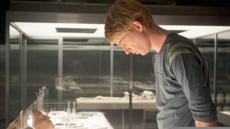A film guide that looks at Ex Machina (2015), exploring its key topics of A